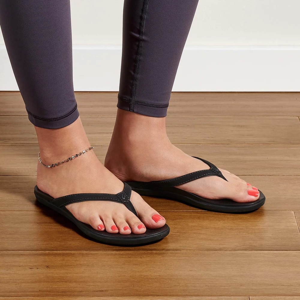 Gently worn Ho‘ōpio OluKai Sandals